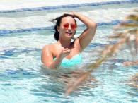 Demi Lovato wypoczywa na basenie
